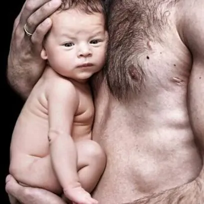 skin to skin dad and baby